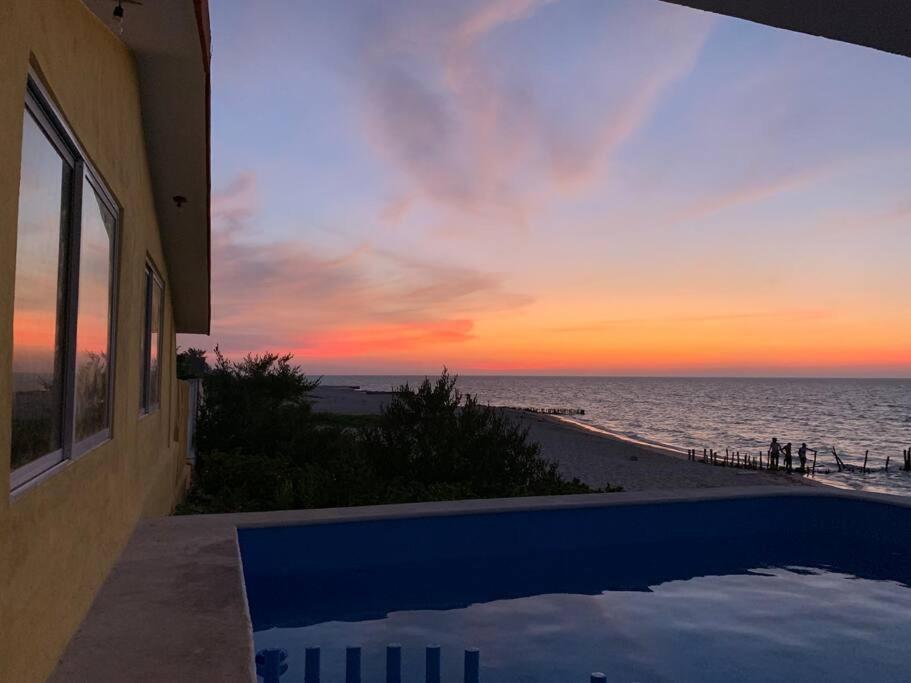 La Casa Amarilla Frente Al Mar Villa Chelem Dış mekan fotoğraf