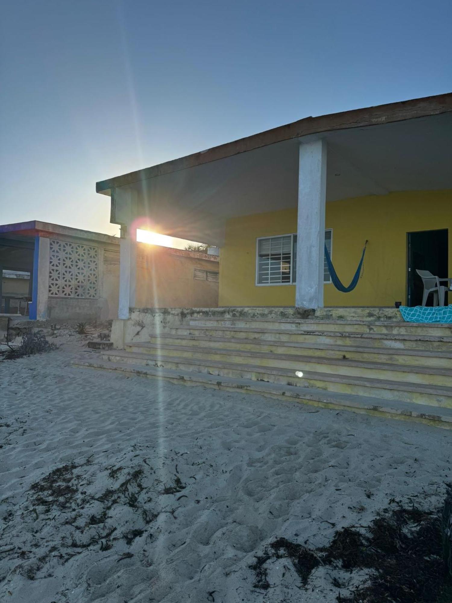 La Casa Amarilla Frente Al Mar Villa Chelem Dış mekan fotoğraf